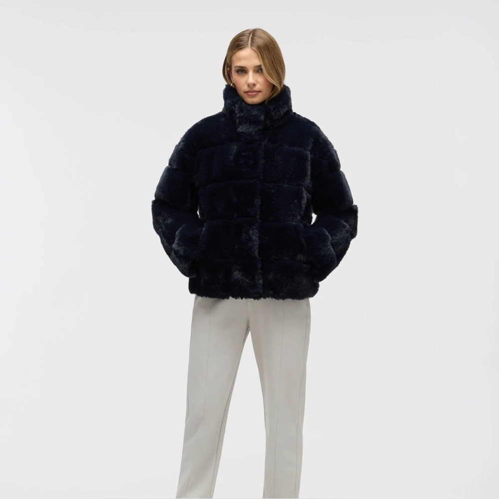 NVLT WIDE STRIPE FAUX FUR JACKET NAVY